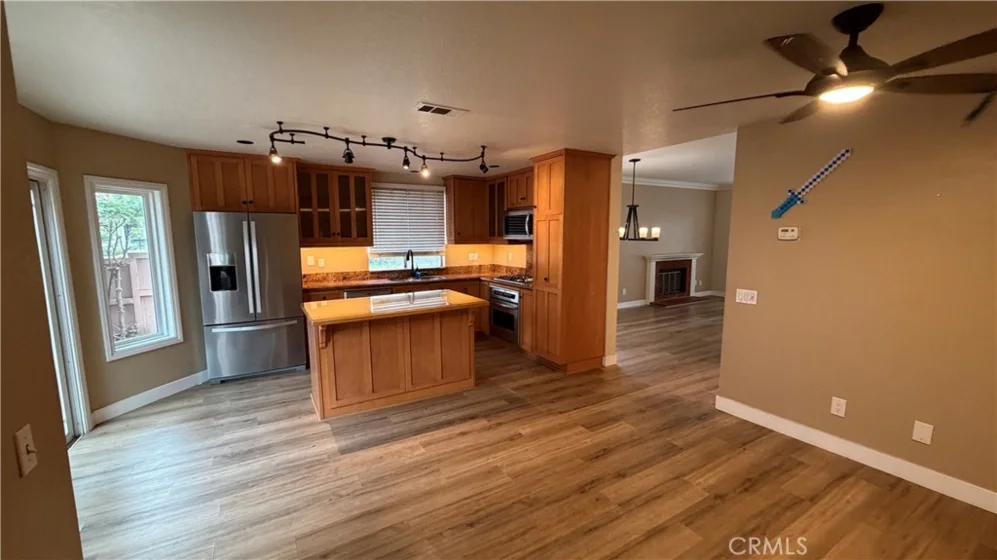 254 Monroe photo 8