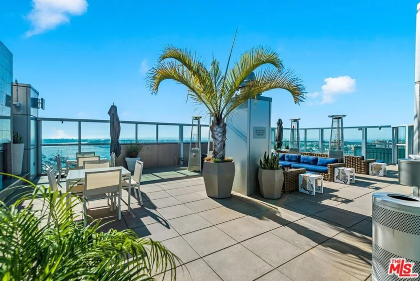13700 Marina Pointe Drive #630 photo 60