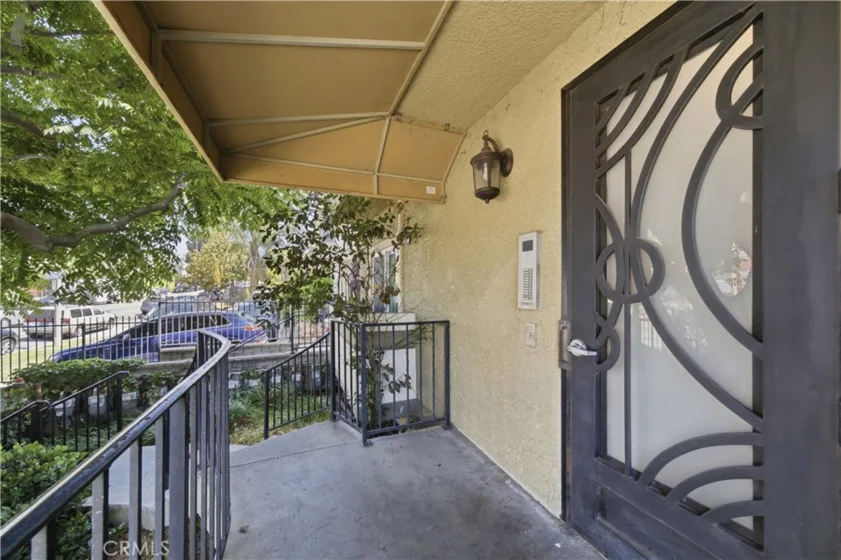 1554 N Hobart #2 photo 25