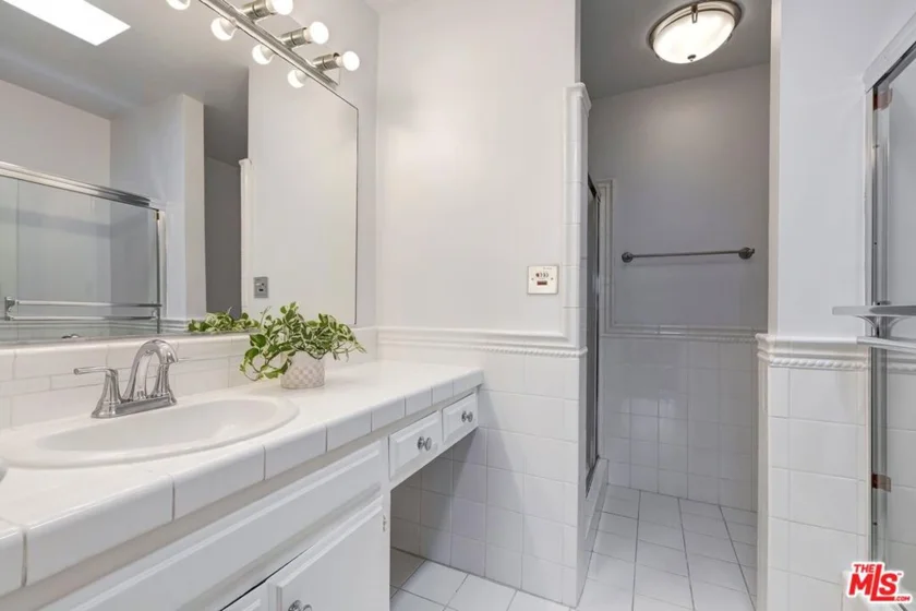 5651 Windsor Way #308 photo 12