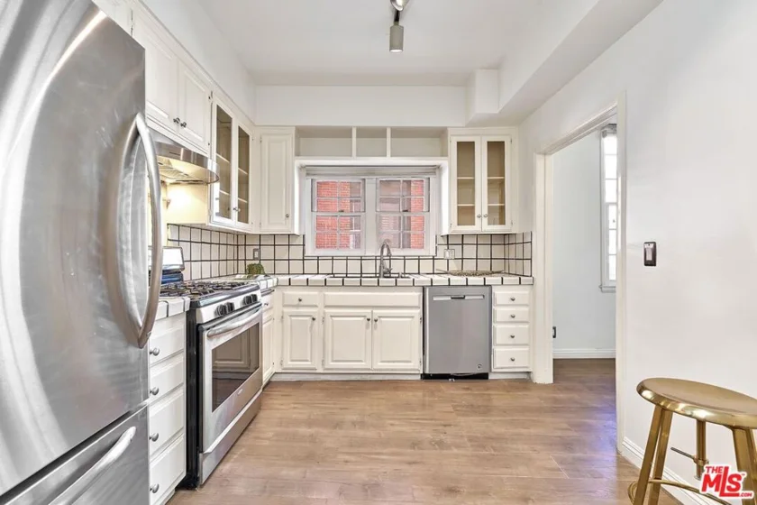 420 S Barrington Avenue #102 photo 38
