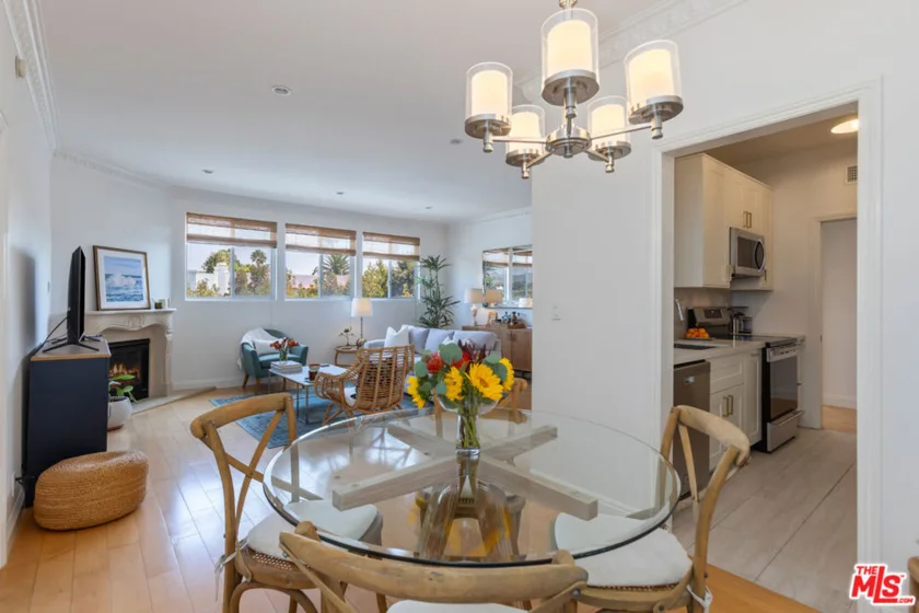 511 San Vicente Boulevard #306 photo 3