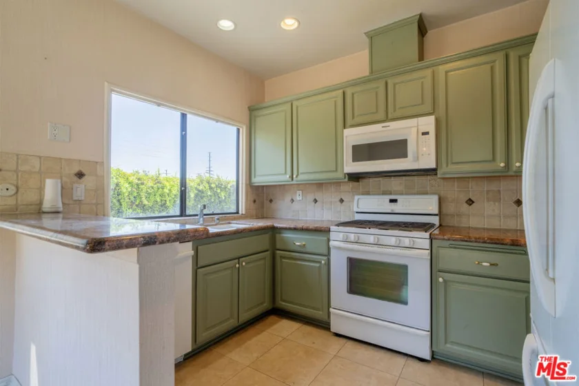 18445 Hatteras Street #504 photo 14