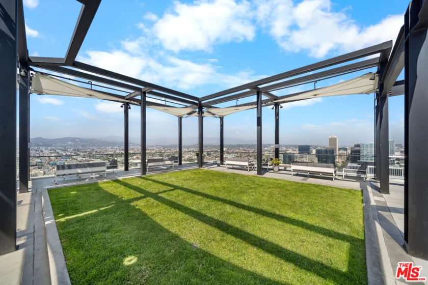 3810 Wilshire Boulevard #1801 photo 33