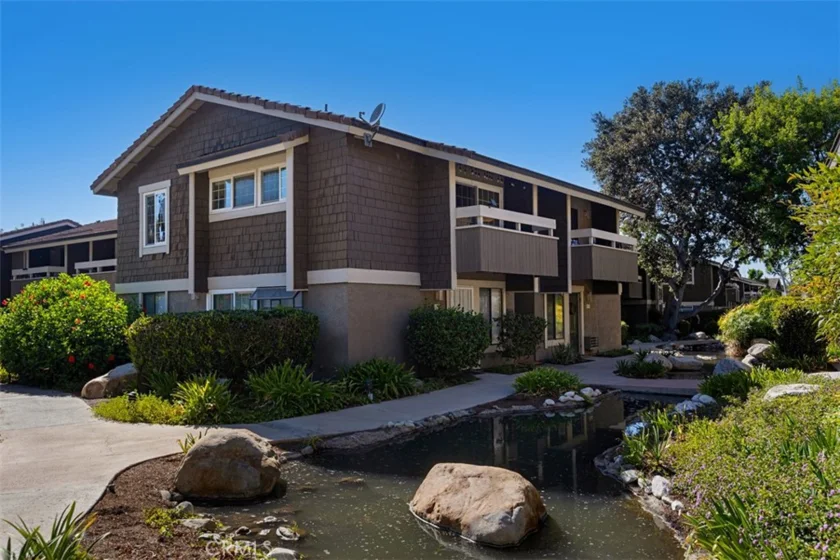 254 Streamwood photo 4
