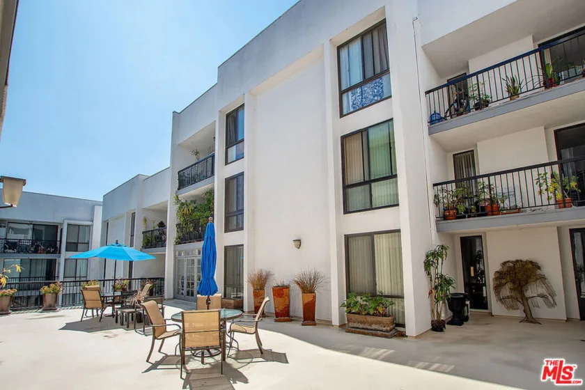 906 N Doheny Drive #510 photo 29