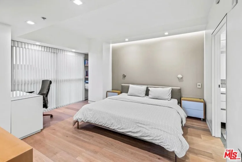 13700 Marina Pointe Drive #617 photo 11
