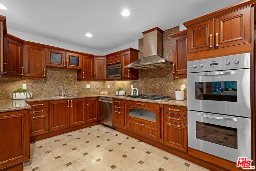 1838 Westholme Avenue #104 photo 6