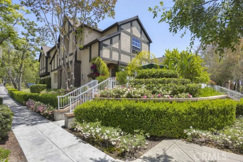 74 Three Vines Court photo 1