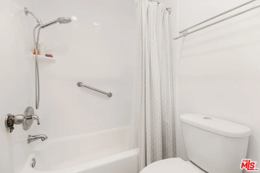 525 N Sycamore Avenue #301 photo 12