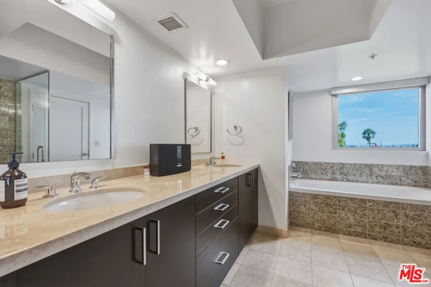 13700 Marina Pointe Drive #305 photo 30