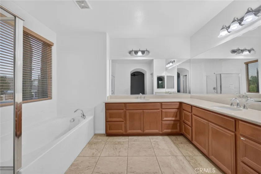30780 Olympia Rose photo 48