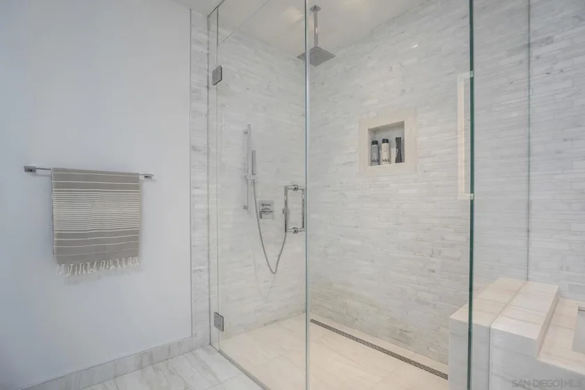 888 W E #2302 photo 43