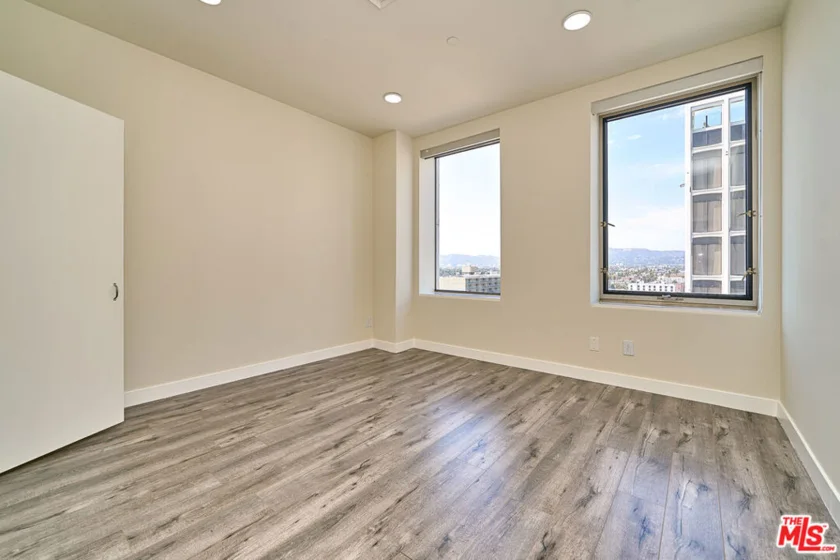 3810 Wilshire Boulevard #1001 photo 28