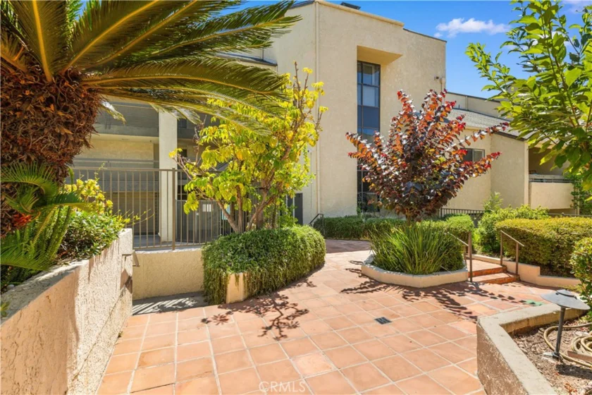 64 N Mar Vista Avenue #327 photo 31