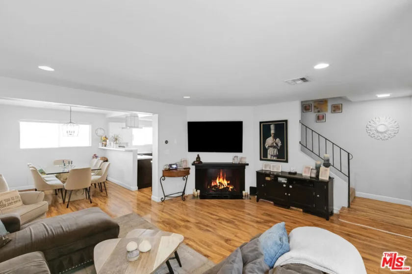 18550 Hatteras Street #100 photo 14