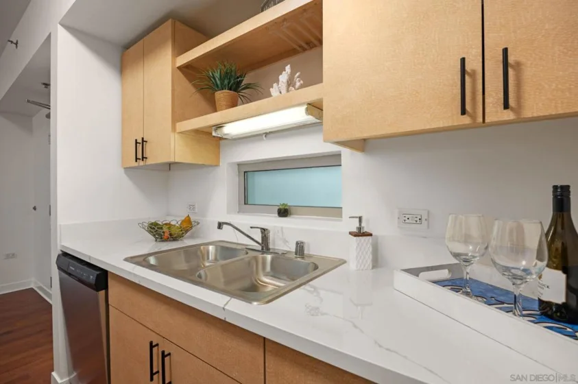 425 W Beech Street #327 photo 4