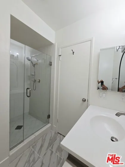 1262 S Barrington Avenue #204 photo 11