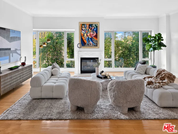 10727 Wilshire Boulevard #404 photo 2