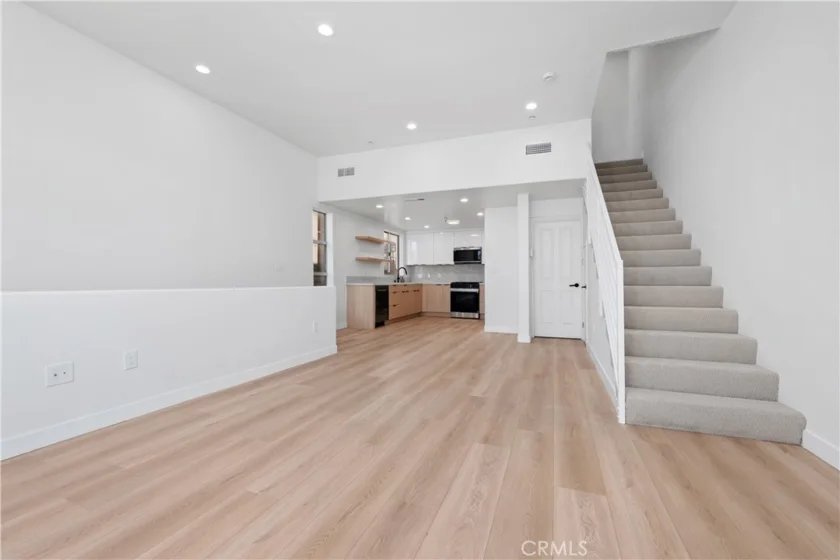 13440 Moorpark Street #101 photo 18