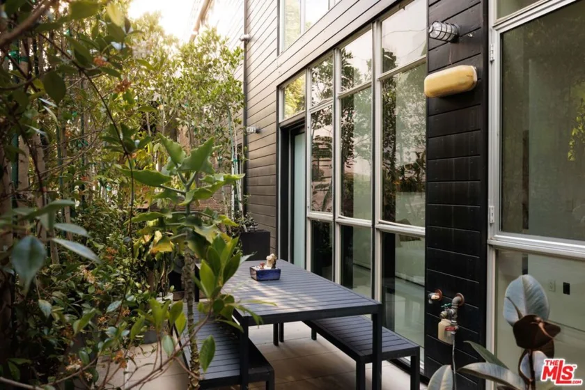 825 N Kings Road #2 photo 32