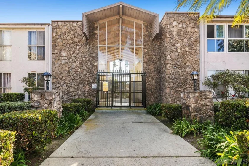 285 Moss Street #16 photo 1