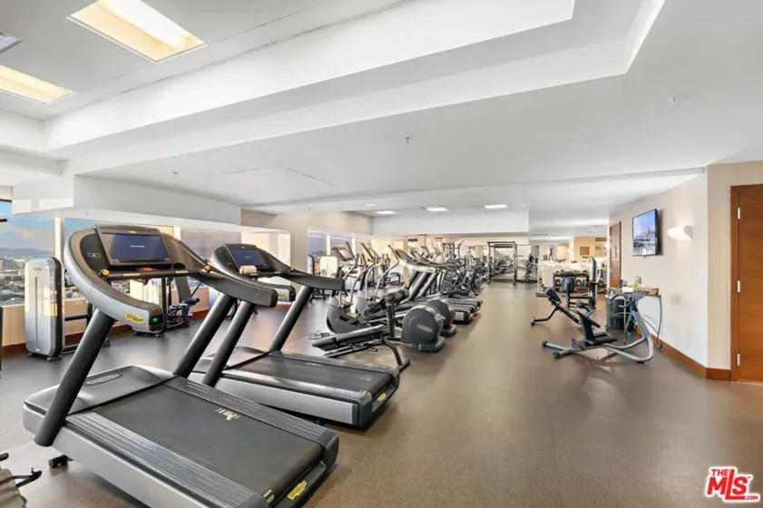 900 W Olympic Boulevard #32I photo 36