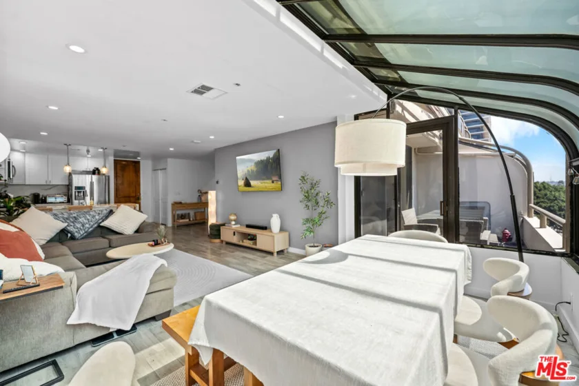 121 S Hope Street #517 photo 28