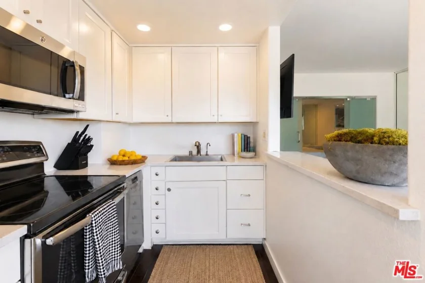 999 N Doheny Drive #211 photo 8