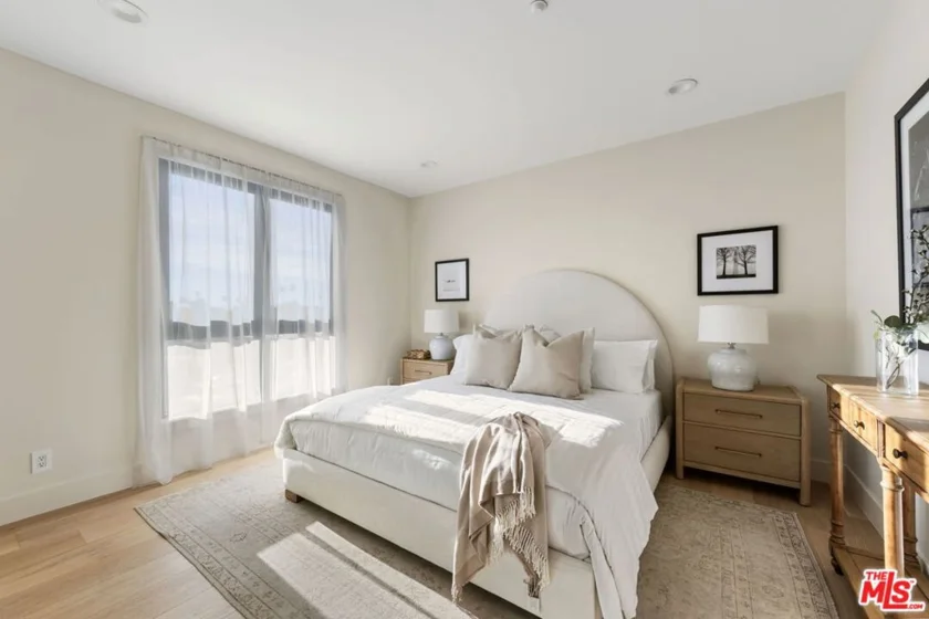11923 Gorham Avenue #102 photo 40