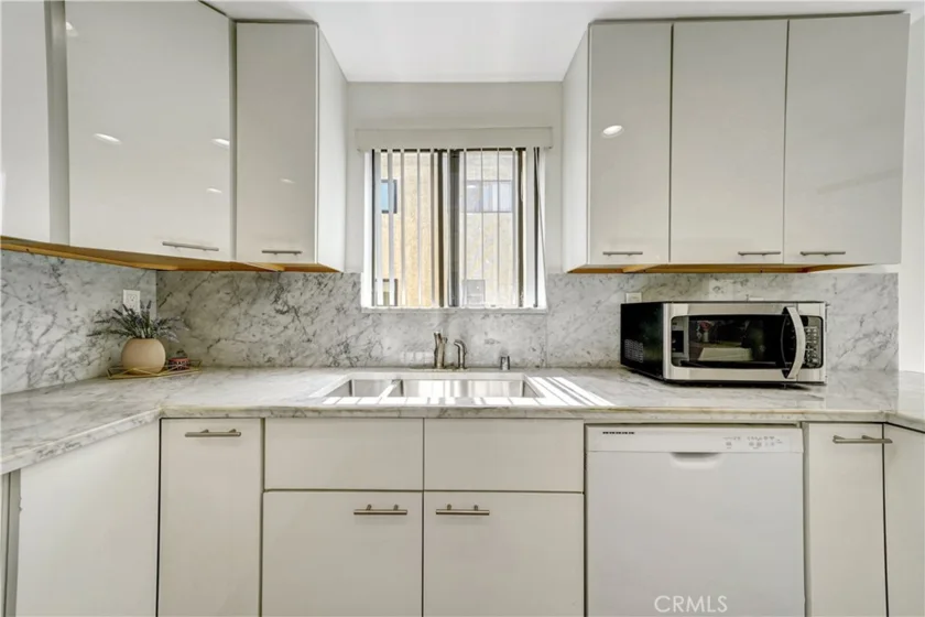 15053 Sherman Way #C photo 9