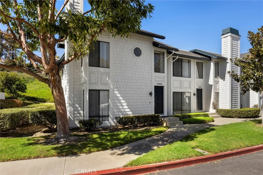 25641 Paseo La Cresta photo 1