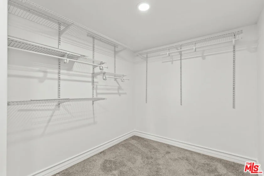 936 N Hudson Avenue #302 photo 20