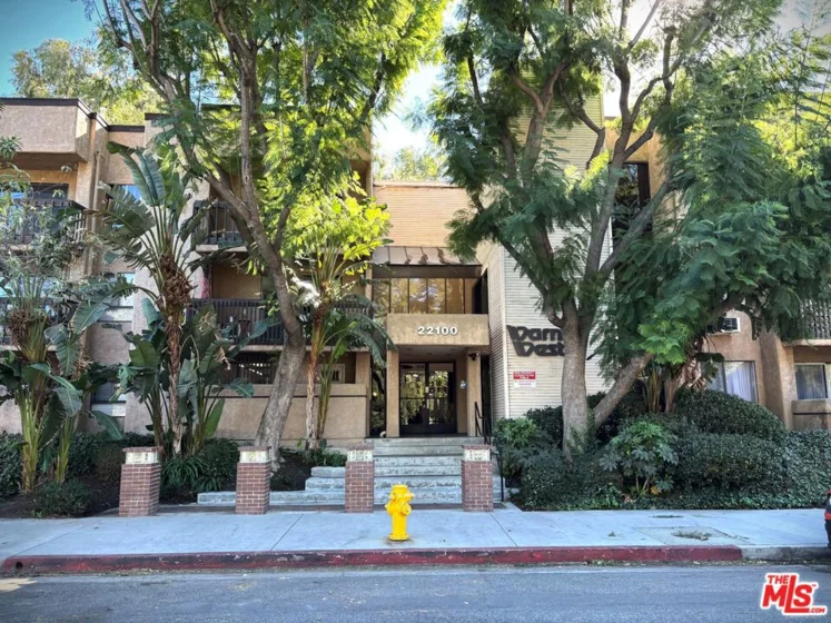 22100 Burbank Boulevard #365G photo 1