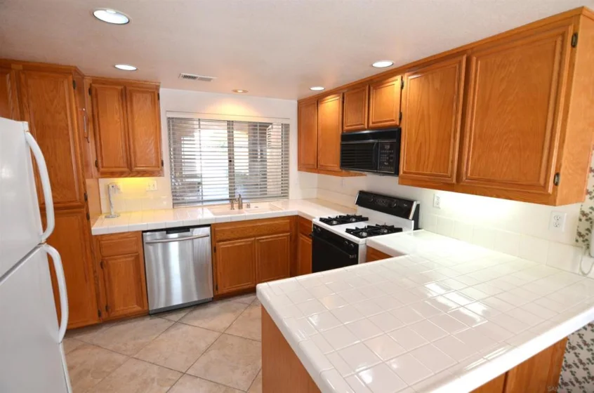 970 Somerset Court #Unit C photo 12