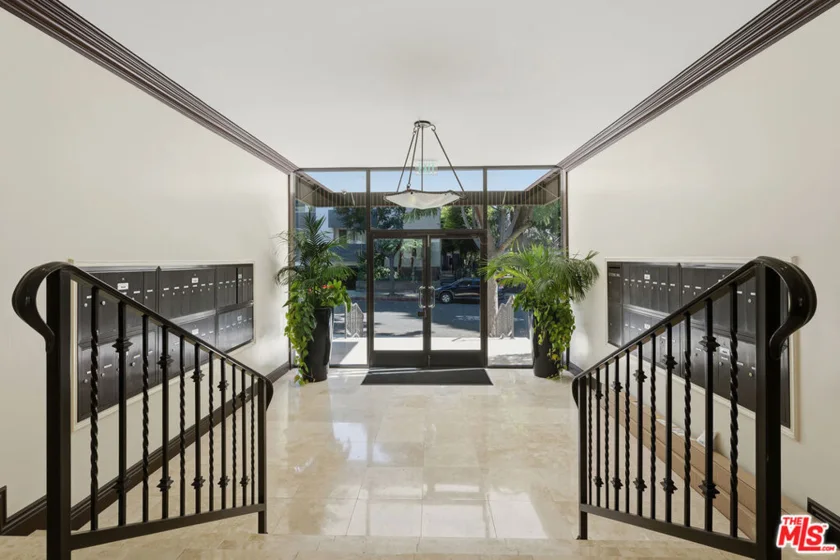 1015 N Kings Road #110 photo 31