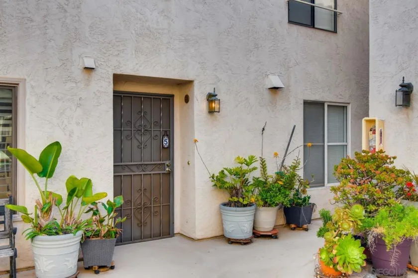 3037 Ingelow Street #5 photo 1