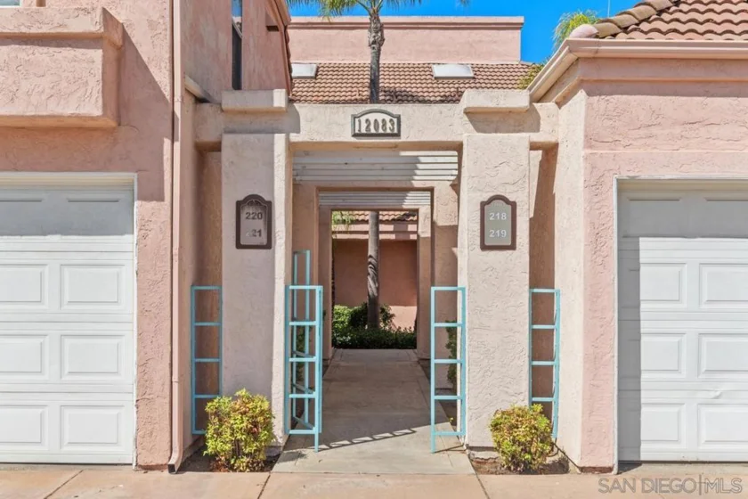 12083 Calle De Montana #219 photo 1