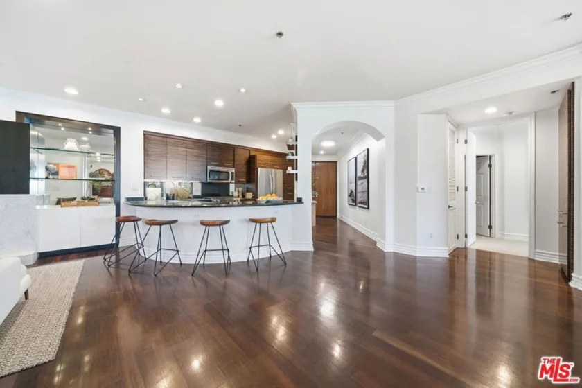 850 N Croft Avenue #202 photo 4