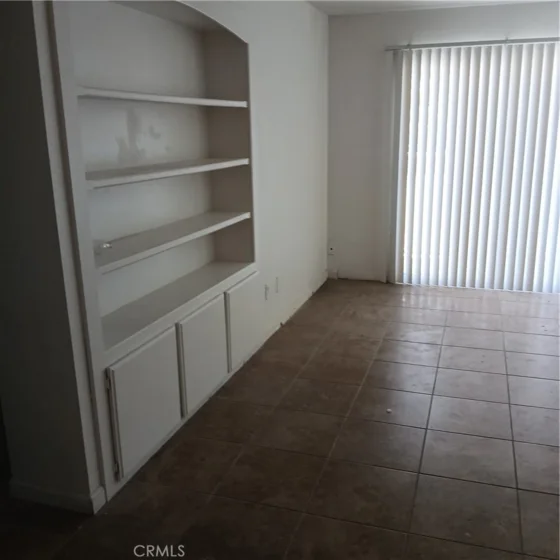 2449 West Acacia Avenue photo 4