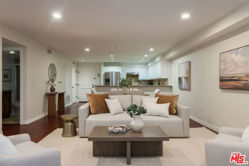 4733 Elmwood Avenue #102 photo 2