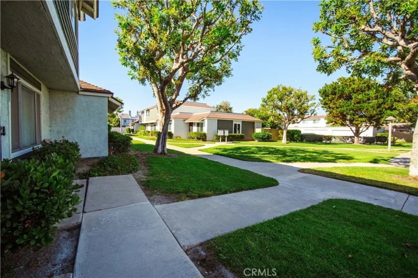 13325 Woodbrook Circle photo 4