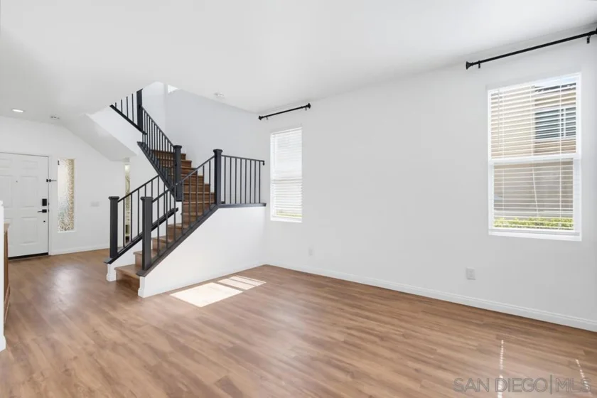 1228 La Vida Court photo 9