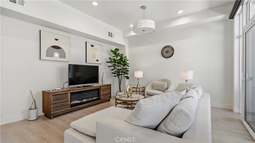 15 S Chapel Avenue #B photo 3