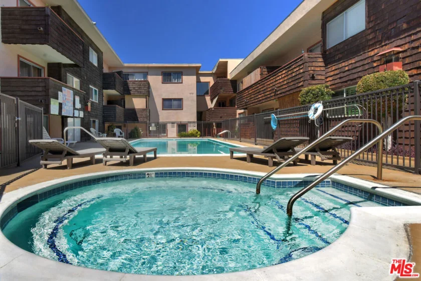 5403 Newcastle Avenue #19 photo 34