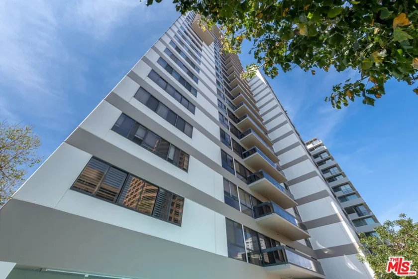 10445 Wilshire Boulevard #406 photo 2