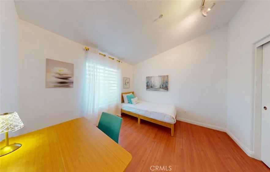 210 California Court photo 22
