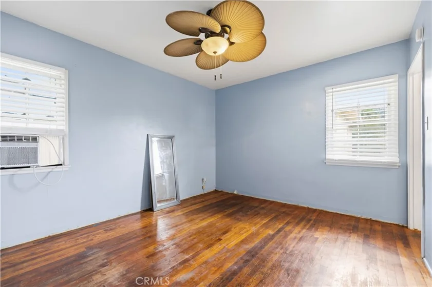 527 E Maple photo 20