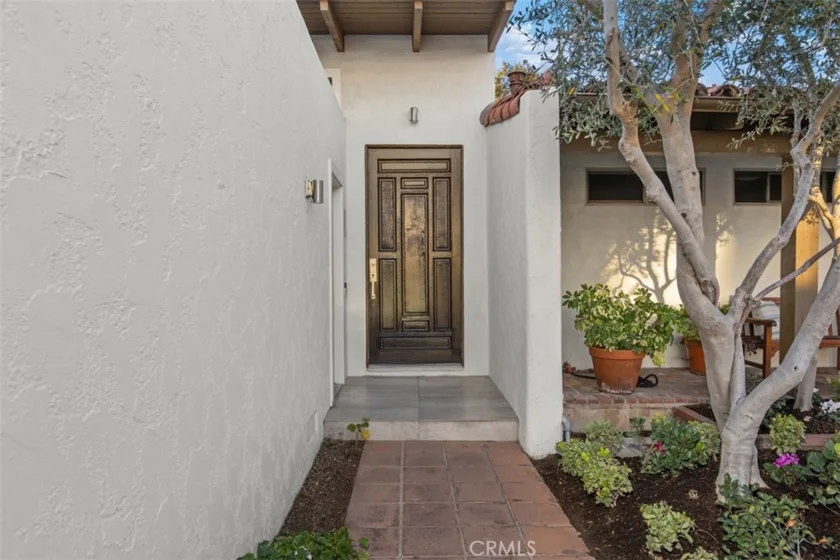 2021 Avenida Chico photo 4