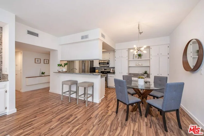 5139 Balboa Boulevard #203 photo 6